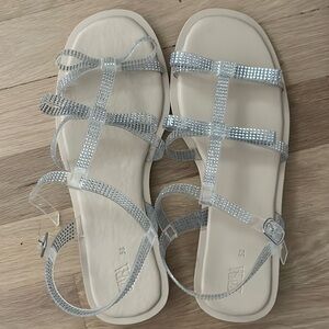 New! Zara sandals